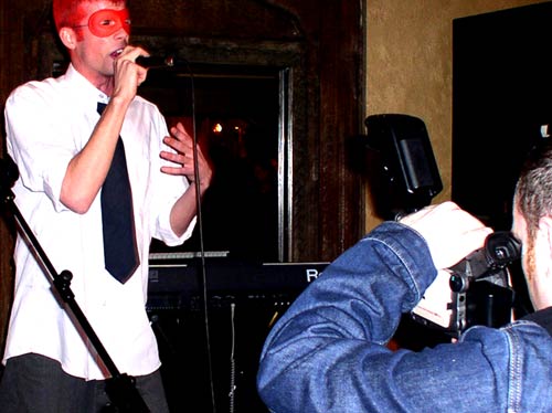 delarge photo gallery - Amateur Dramatics - Live on the 1st April 2004 - photos by Paul Burgess