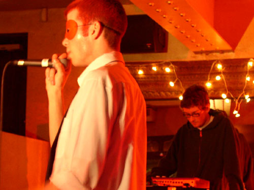 delarge photo gallery - Amateur Dramatics - Live on the 1st April 2004 - photos by Paul Burgess
